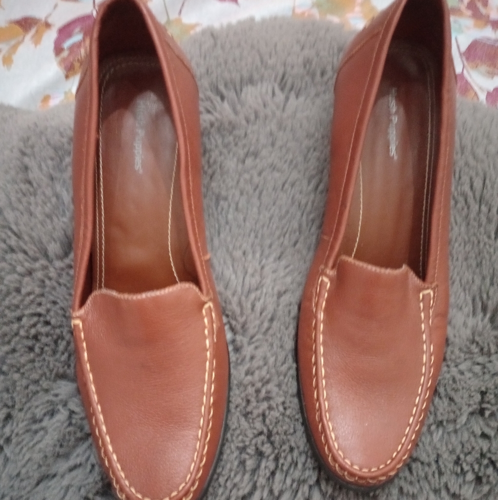Brown Hugges Puppues Leather Heels.